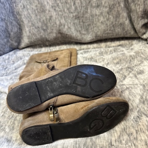 BCBG Generation Size 6.5 tan suede high boots - Picture 5 of 7